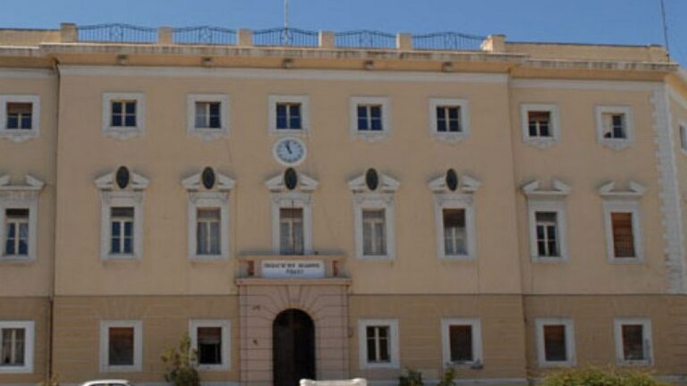 ρόδος-επεσαν-σοβάδες-σε-σχολικό-συγκρ-1103221