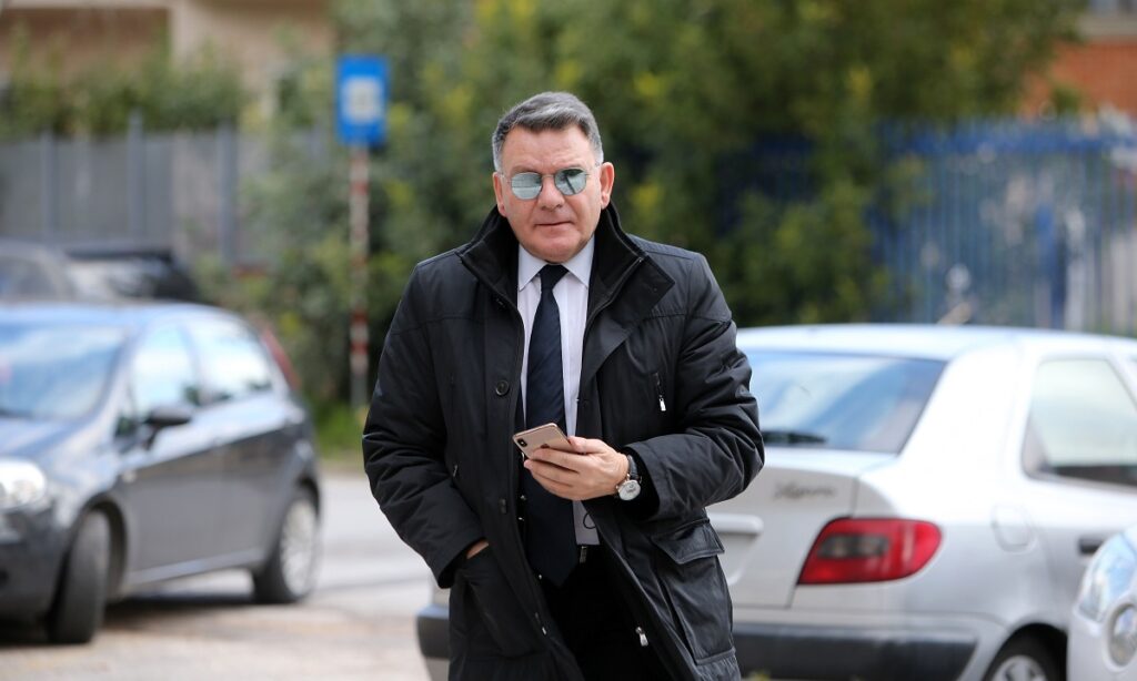 κούγιας-για-πισπιρίγκου-στείλαμε-εξώ-1117744