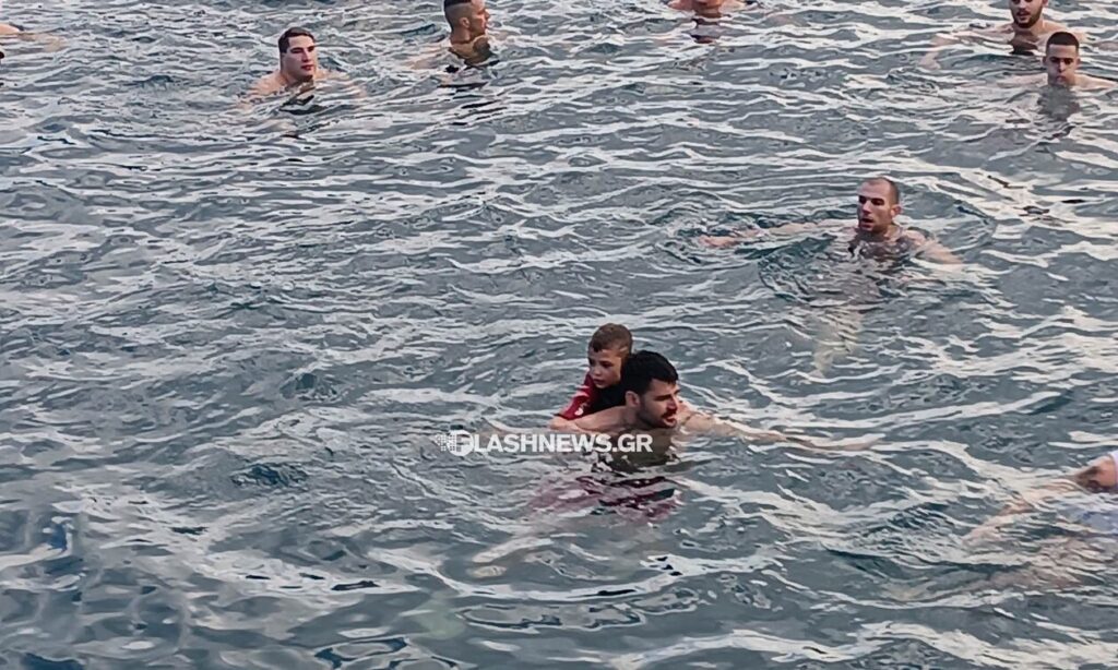 χανιά-8χρονος-βούτηξε-μαζί-με-τον-μπαμπ-1118254