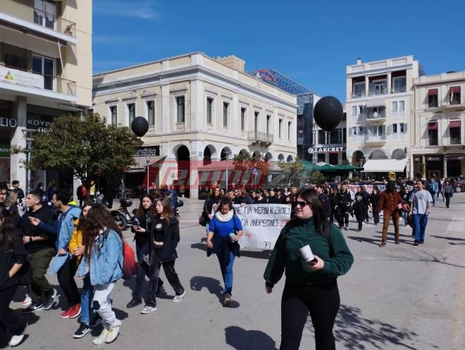 πάτρα-μαθητές-και-φοιτητές-στους-δρόμ-1145508