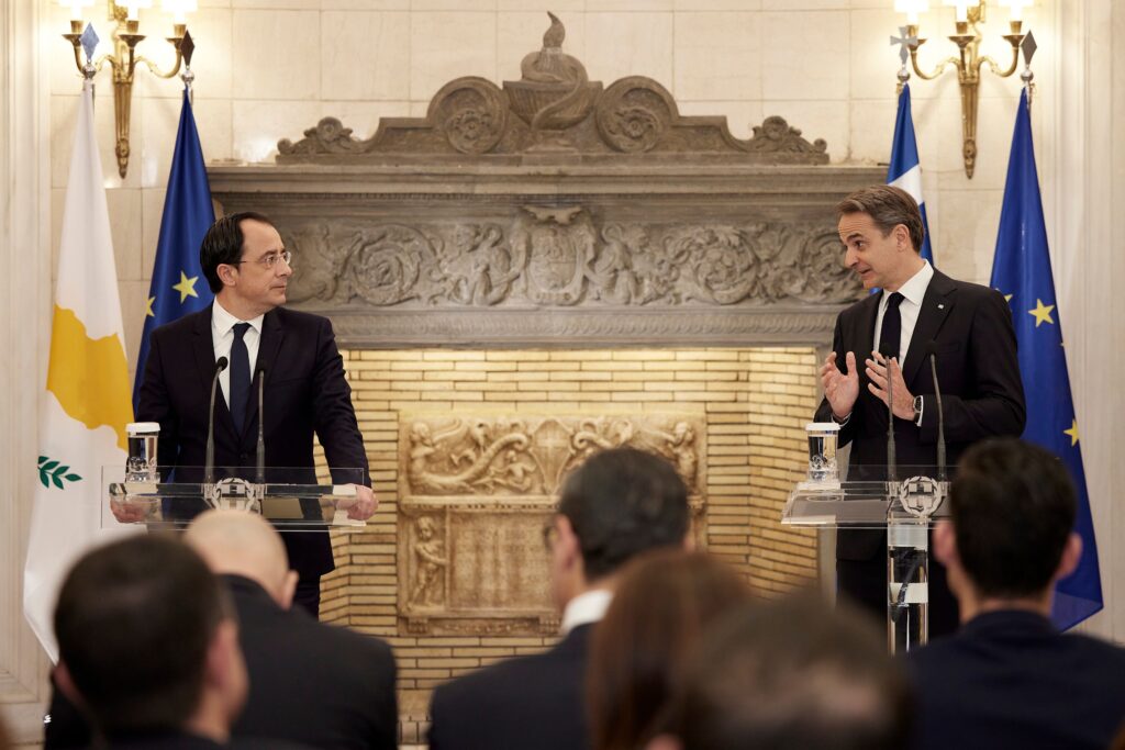 συνάντηση-μητσοτάκη-και-χριστοδουλί-1150215