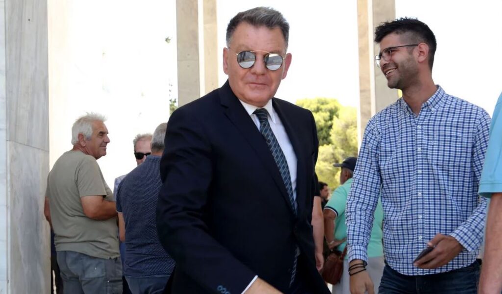 viral-η-πονεμένη-ζεμπέκια-του-αλέξη-κούγ-1160367