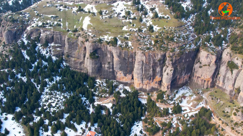 παναγία-του-βράχου-μια-εκκλησιά-κρυμμ-1165538