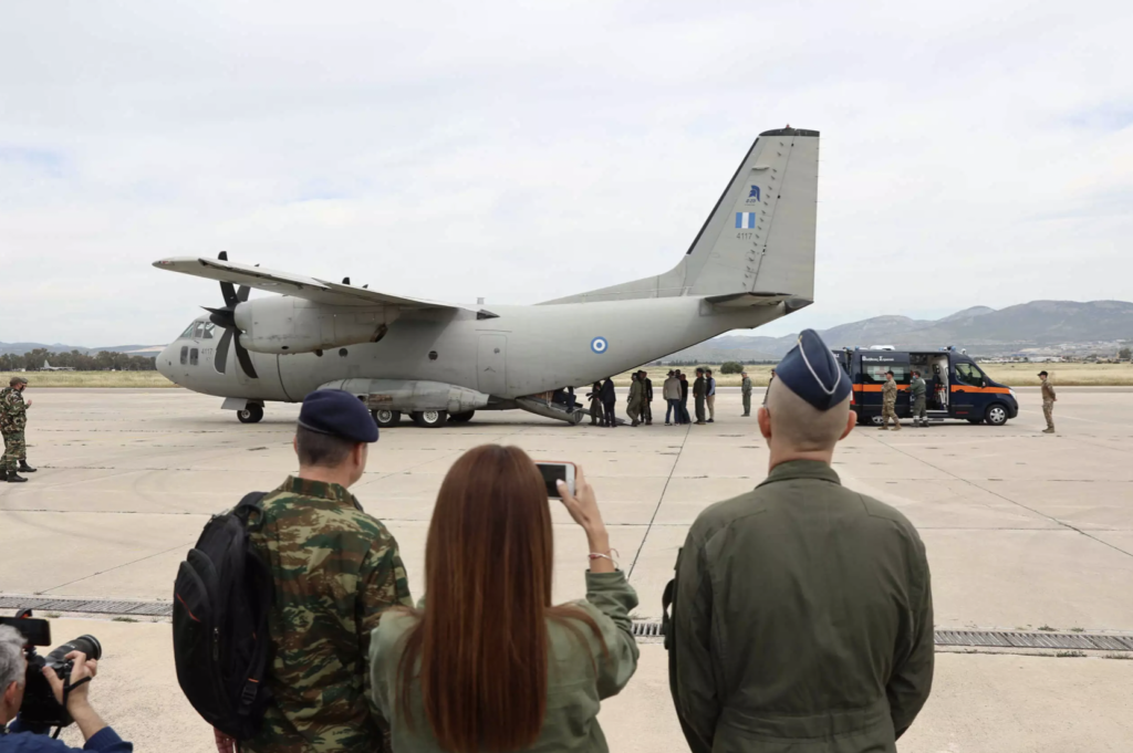 απεγκλωβίστηκαν-άλλοι-13-έλληνες-από-το-1169985