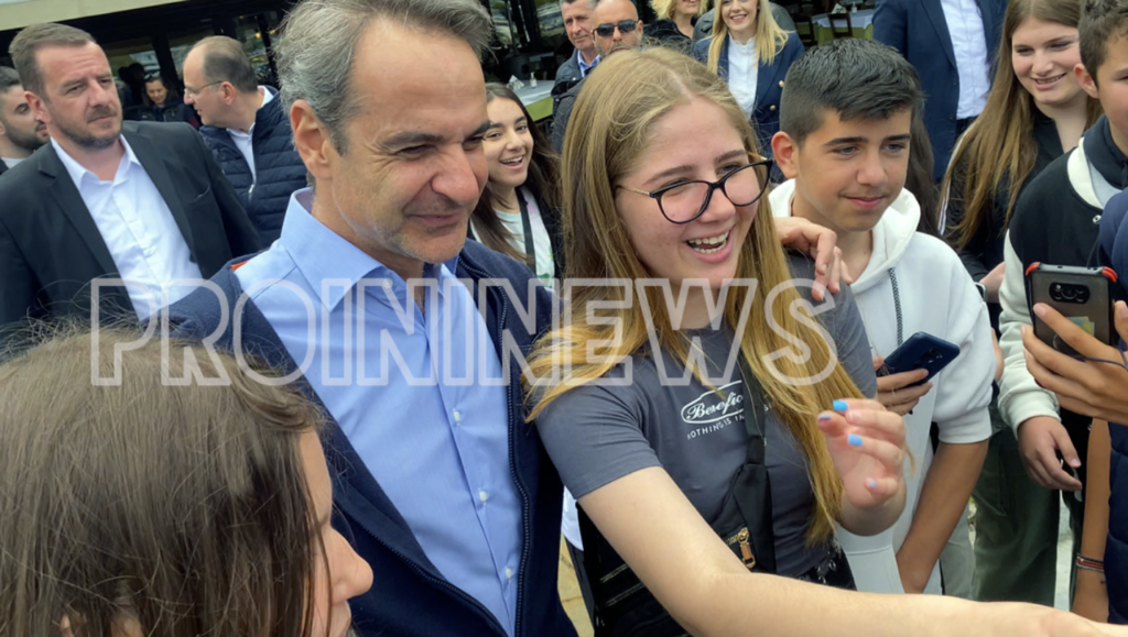 καβαλά-ο-μητσοτάκης-ζήτησε-σέλφι-από-μ-1170753