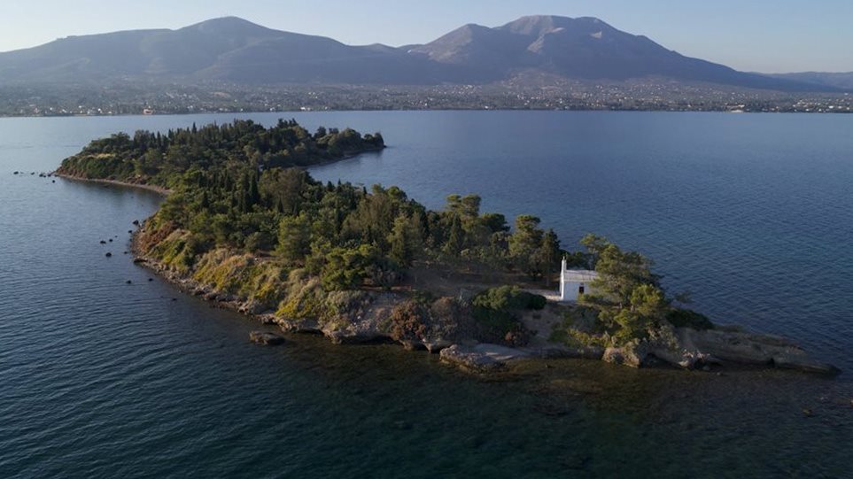 στο-σφυρί-το-ιδιωτικό-ελληνικό-νησί-1180490