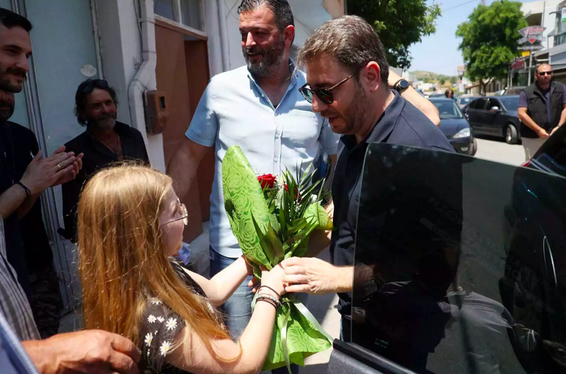 ανδρουλάκης-κρητικό-γλέντι-φαΐ-και-χoρ-1198854