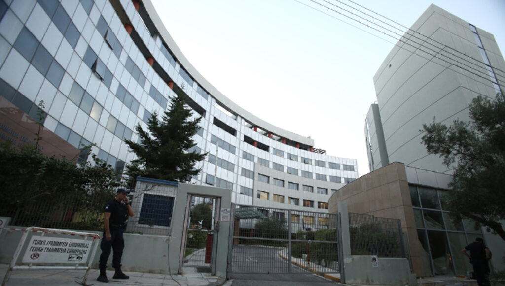 υπουργός-γιόρτασε-την-παραμονή-του-στ-1234651