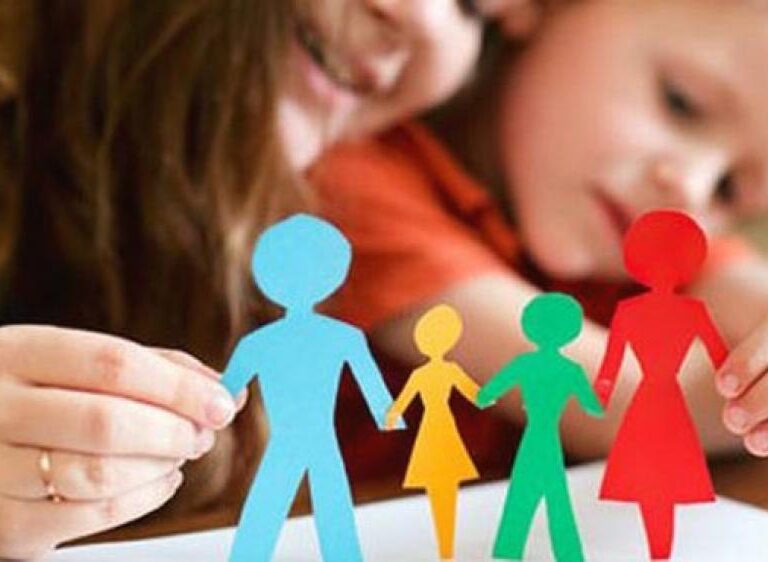 νταντάδες-της-γειτονιάς-στα-500-ευρώ-τ-1256152