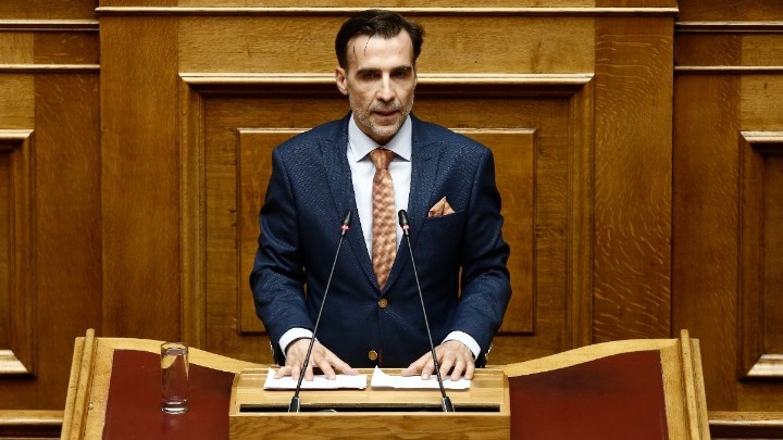 τσουρέκια-μοίραζε-ο-χουρδάκης-στους-κ-1249796