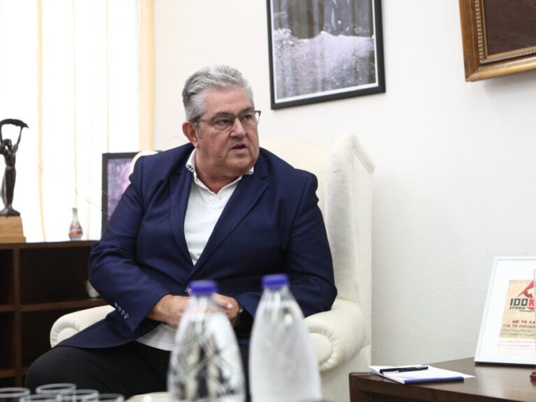 κουτσούμπας-στεκόμαστε-στο-πλευρό-τω-1261230