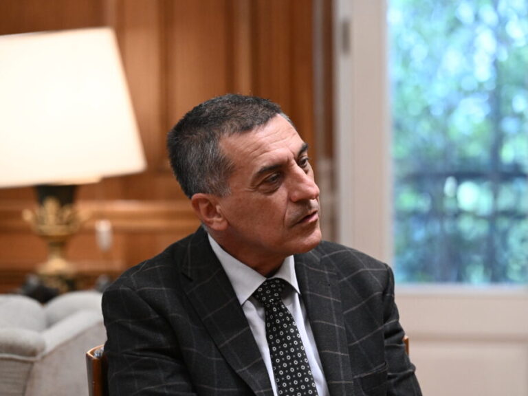 πυρά-κουρέτα-σε-μητσοτάκη-αγοραστ-1270167