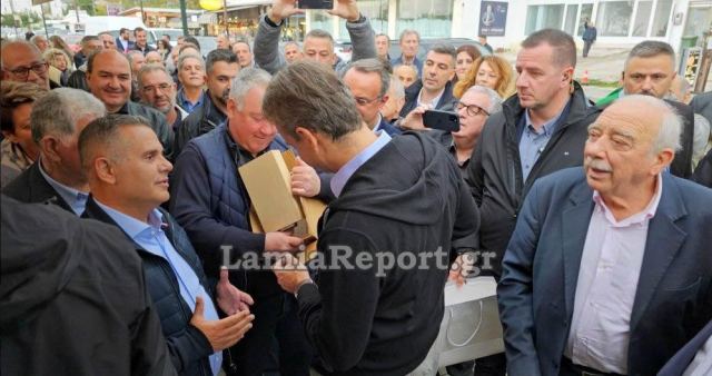 καμένα-βούρλα-έκανε-δώρο-στον-μητσοτά-1269668