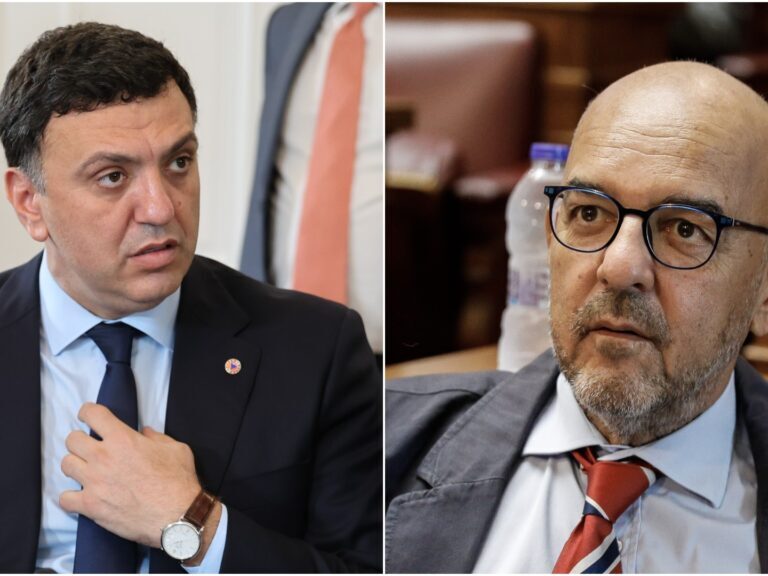 γαλάζια-αλληλομαχαιρώματα-μεταξύ-1258633