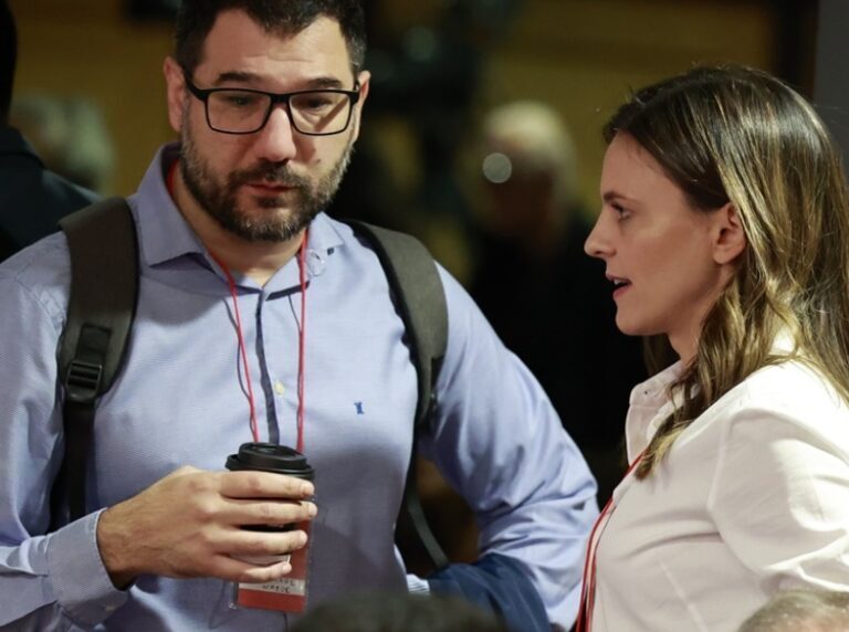 συριζα-αποχώρησε-η-αχτσιόγλου-μαζί-με-8-1263286