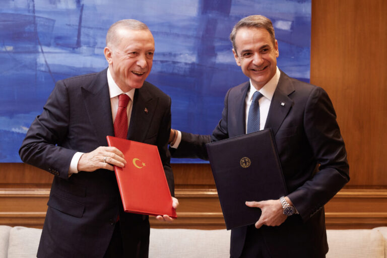 δημοκρατία-μποναμάς-μητσοτάκη-σε-ερν-1286412