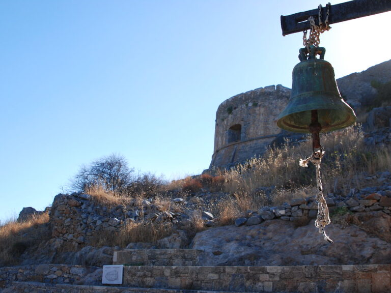 αχαΐα-ιερόσυλοι-έκλεψαν-καμπάνες-σε-ξ-1287163