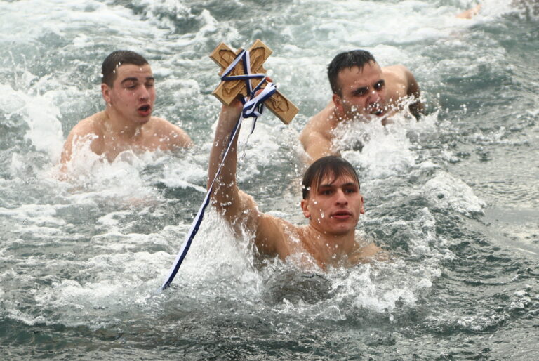 ο-21χρονος-που-έπιασε-τον-τίμιο-σταυρό-σ-1291832