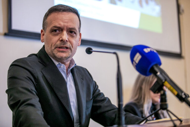 ο-δούκας-τα-βάζει-με-το-πασοκ-του-σημίτη-1307508