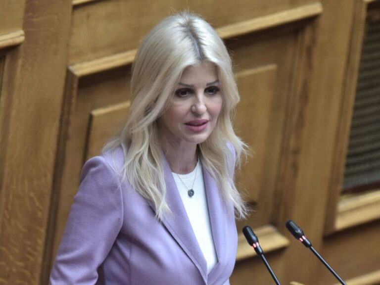 έλενα-ράπτη-πέταξαν-μπογιές-στο-γραφε-1310468