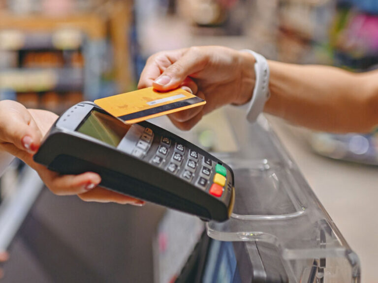 τέλος-τα-μετρητά-για-αγορές-άνω-των-500-ευ-1318003
