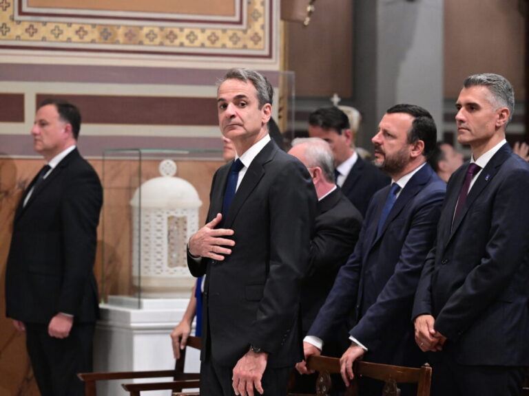 μεγάλη-πέμπτη-στη-μητρόπολη-ο-μητσοτά-1342295