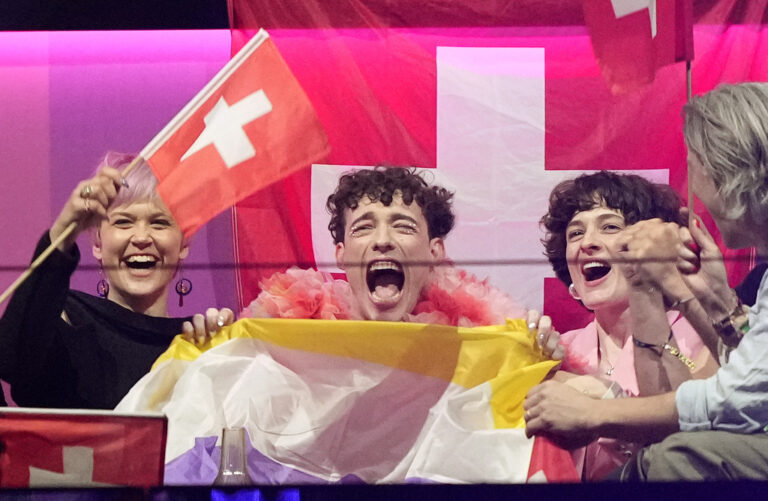 eurovision-2024-τι-είναι-η-σημαία-που-κρατούσε-το-nemo-α-1344468