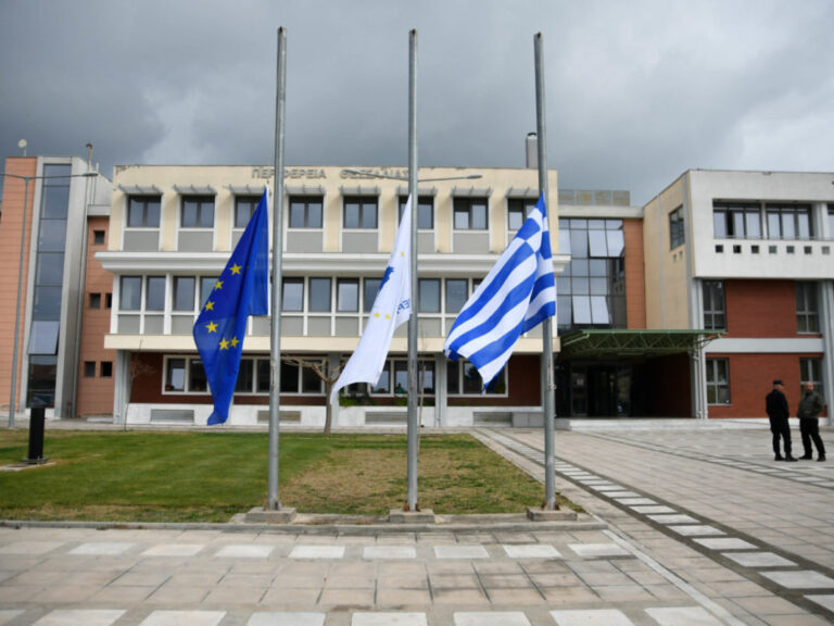 σε-αργία-για-χρηματισμό-έξι-υπάλληλοι-1348466