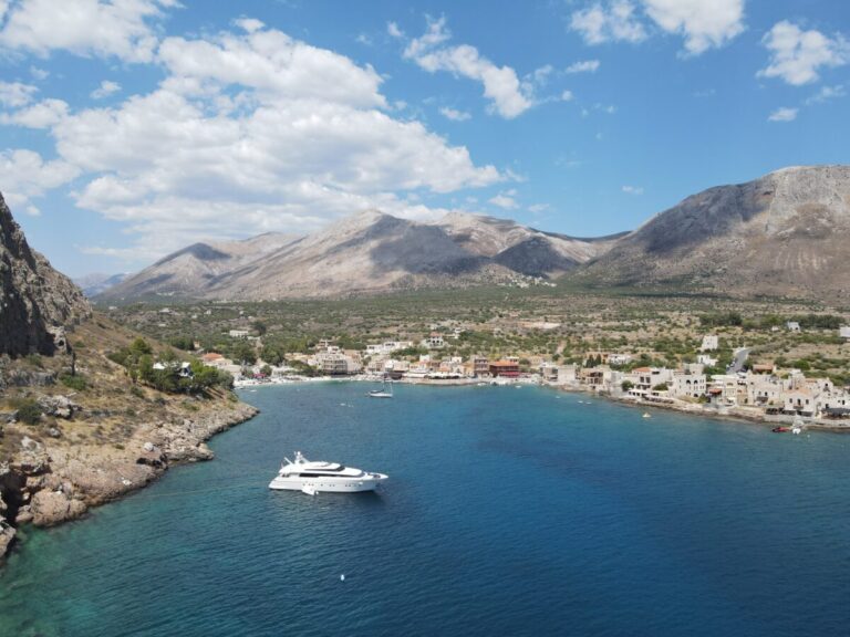 γερολιμένας-ο-γραφικός-οικισμός-της-μ-1353013