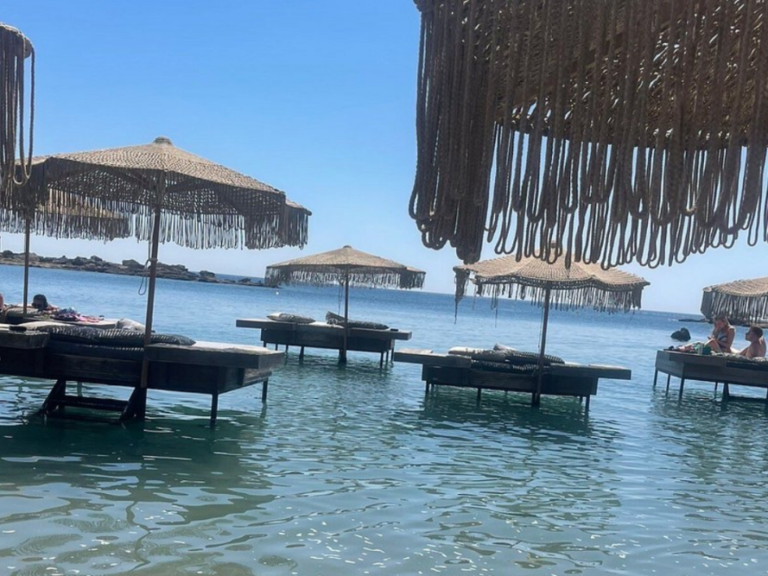 δ-ρόδου-λουκέτο-στο-beach-bar-με-τις-μεταλλικέ-1352204