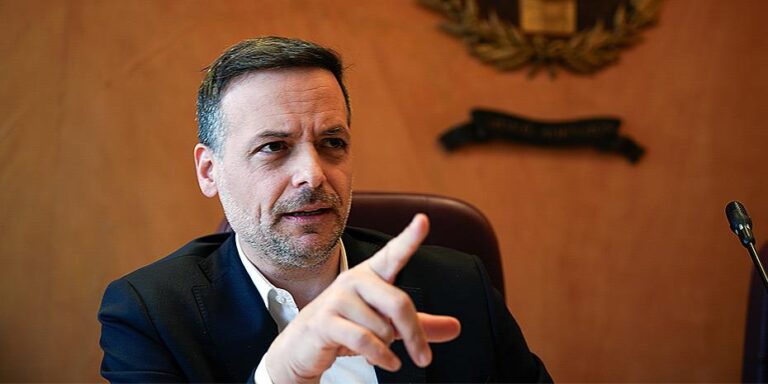 χ-δούκας-στην-πεδα-εμπιστευτείτε-την-α-1366710