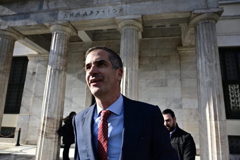 οπισθεν-μπακογιάννη-από-α-αθηνών-κατ-1362807