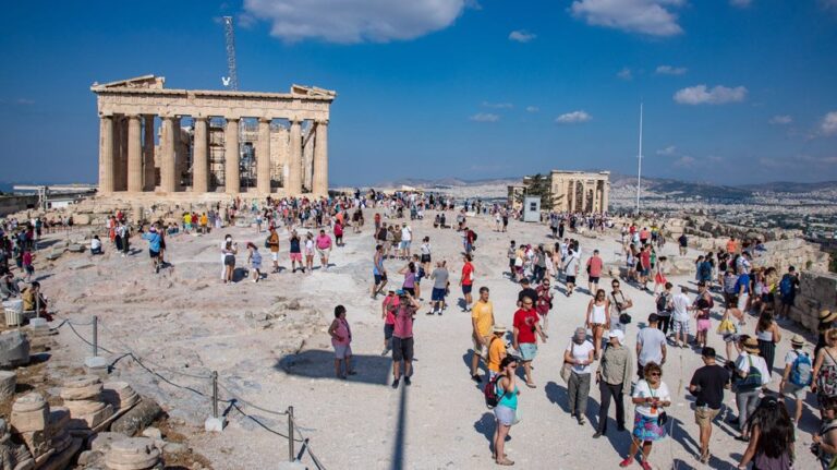 τουρισμός-ήρθαν-περισσότεροι-ταξιδι-1384632