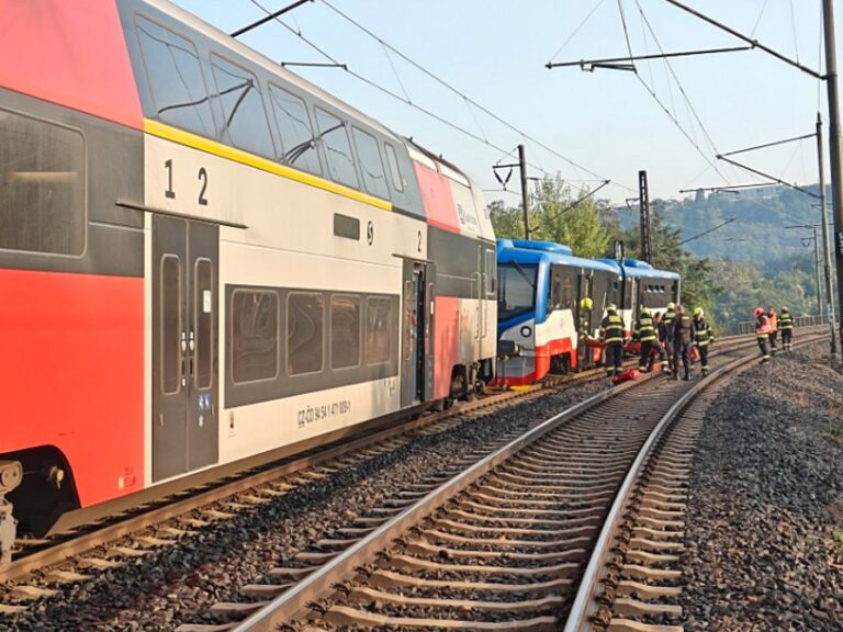 τσεχία-35-τραυματίες-από-σύγκρουση-αμαξ-1383244