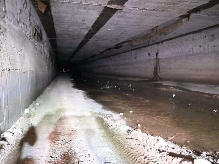 καρφί-χαρδαλιά-σε-πατούλη-για-μπλοκ-1407286