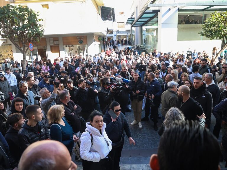 κακοποίηση-3χρονου-οργισμένο-πλήθος-έ-1426515