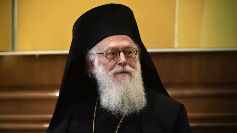 άνοιξε-η-διαθήκη-του-αρχιεπίσκοπου-αν-1425497