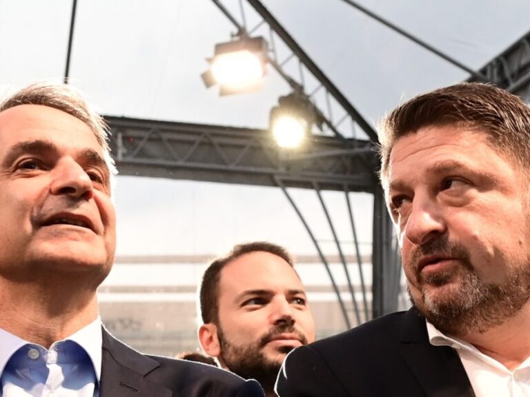 ένα-χαλασμένο-τηλέφωνο-αποχάλασε-τ-1423697