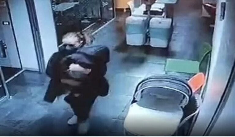 παρίστανε-την-νοσοκόμα-και-άρπαξε-νεο-1424607