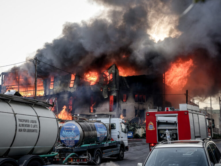 ηράκλειο-μεγάλη-φωτιά-σε-εργοστάσιο-ξ-1442164