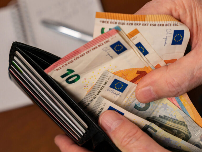 υπ-εργασίας-πάνω-από-16-εκατομμύρια-πολ-1442746