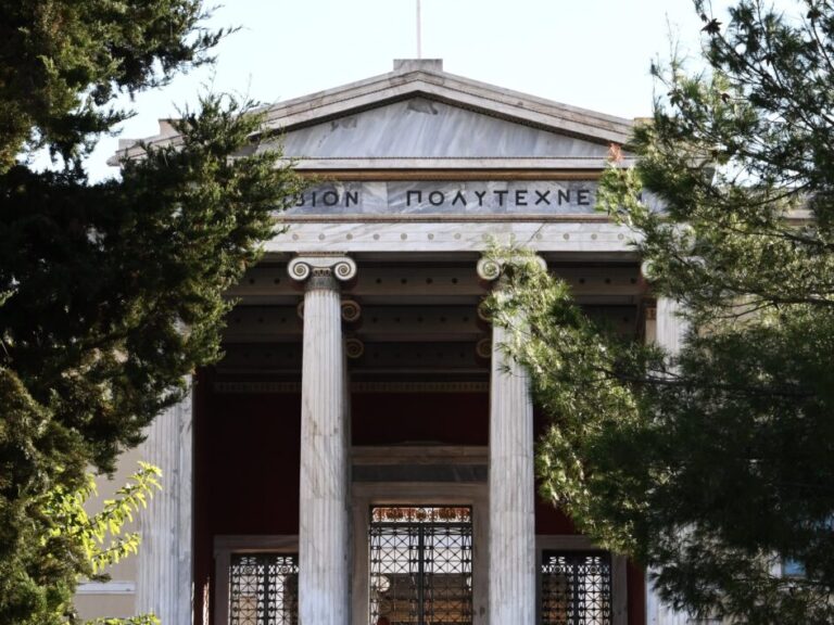 καταγγελία-από-φοιτήτριες-κατά-πρύτα-1442043