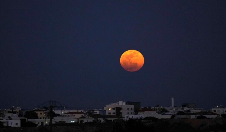 έρχεται-η-πιο-ατμοσφαιρική-πανσέληνο-1439379