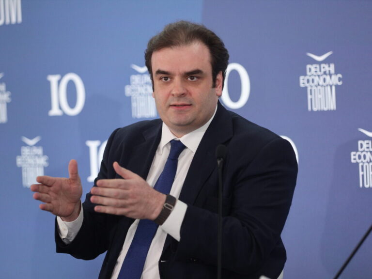 επιμένει-ο-πιερρακάκης-για-13ο-14ο-μισθό-1446221