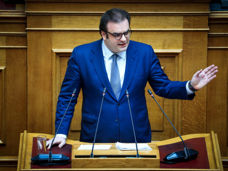 αμετάπειστος-ο-πιερρακάκης-για-13ο-μισθ-1446590