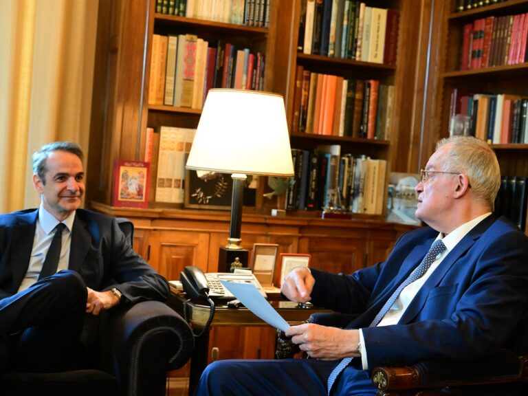 μητσοτάκης-σε-τασούλα-όλοι-οι-εμπορικ-1447775