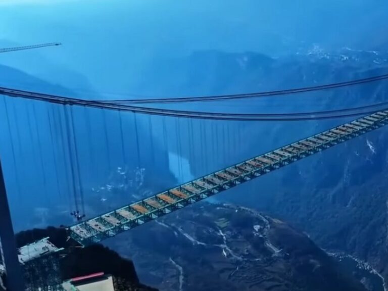 μηχανικό-θαύμα-στην-κίνα-γέφυρα-625-μέτρ-1445502