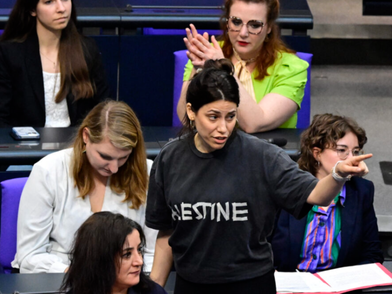 γερμανία-η-πρόεδρος-της-bundestag-απέβαλε-βου-1462449