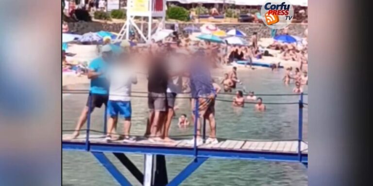 ξύλο-σε-δημοτική-εξέδρα-στην-παλαιοκα-1474160