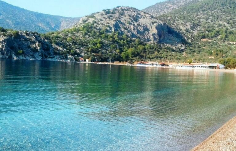 η-παραλία-κοντά-στην-αθήνα-που-χαρίζει-1476051